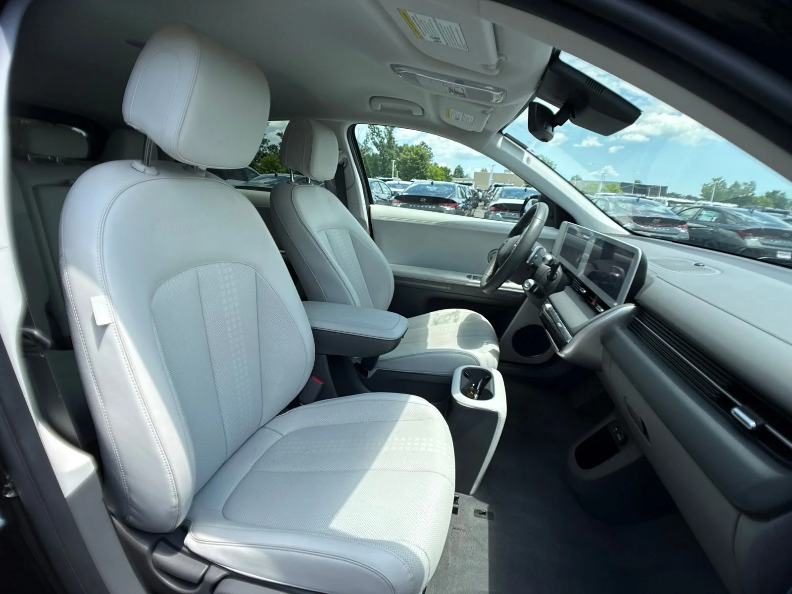 Used 2023 Black Hyundai SEL image 27