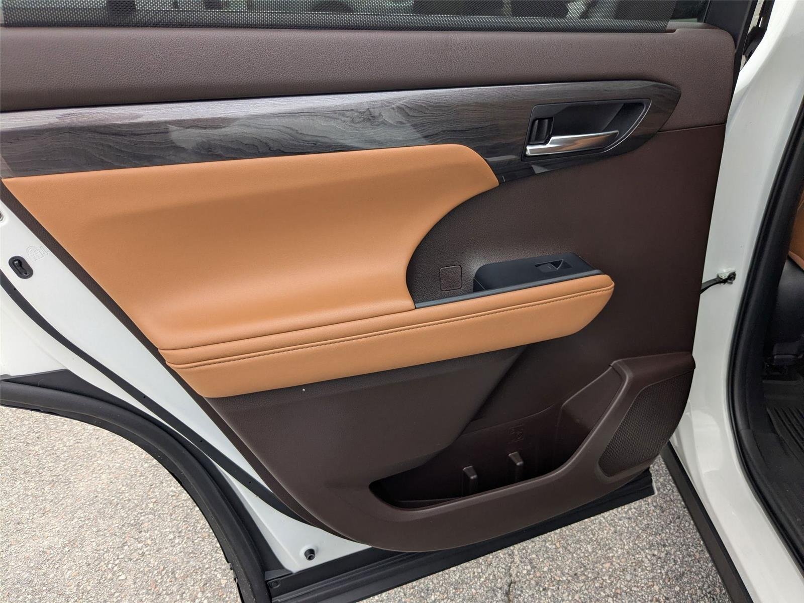 Used 2022 Wind Chill Pearl Toyota Platinum image 24