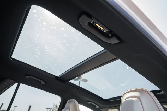 New 2026 Polar White Mercedes-Benz GLC 300 image 33
