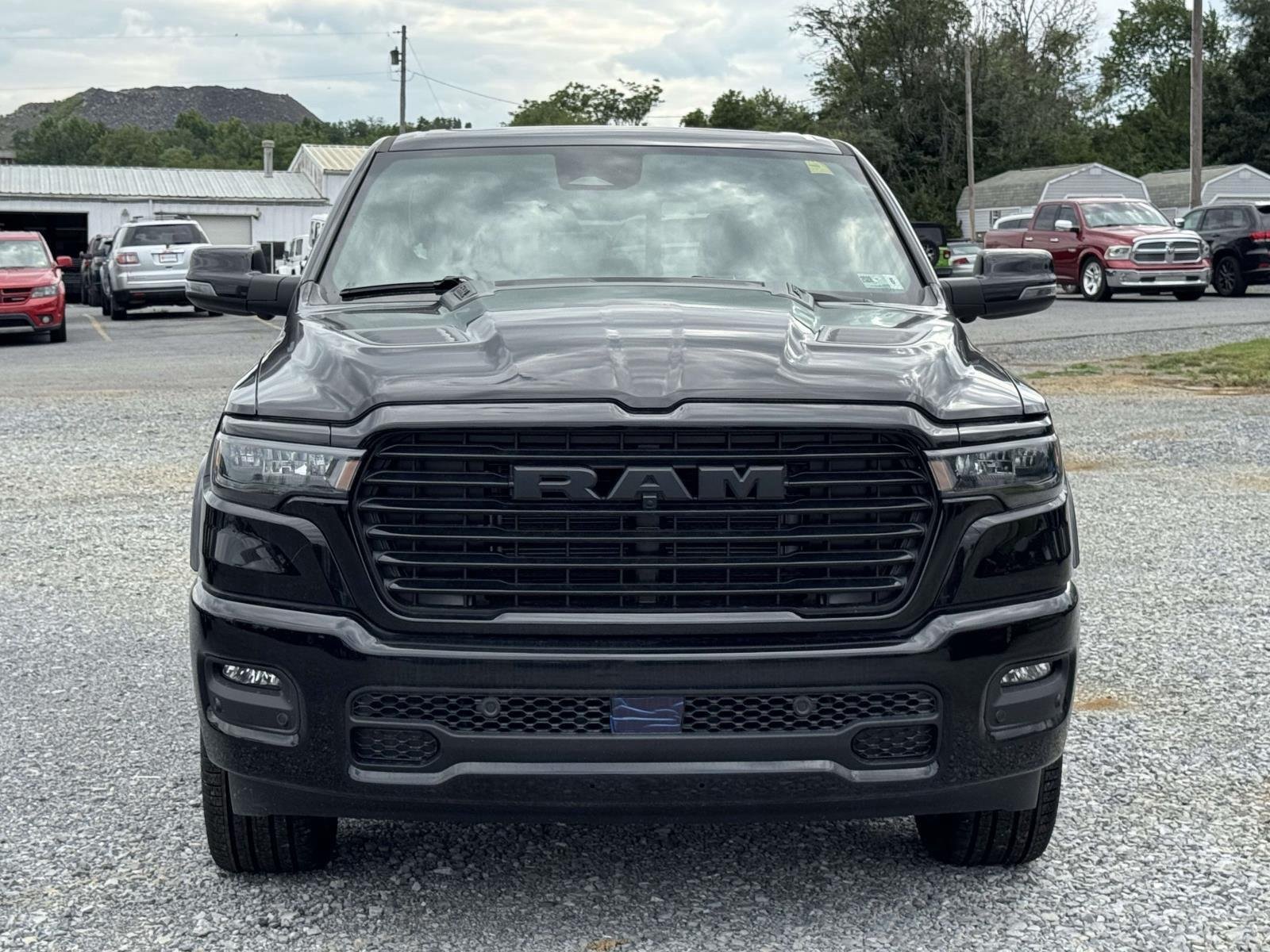 New 2026 Diamond Black Crystal Pearl-Coat Exterior Paint RAM Laramie image 27