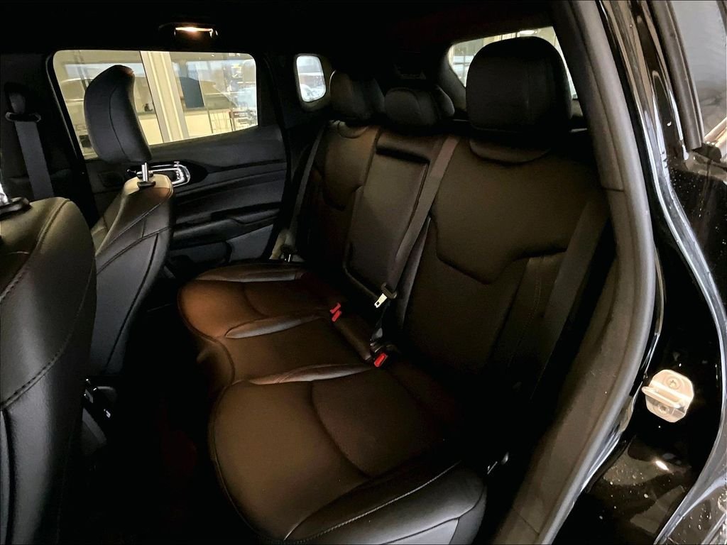 New 2026 Diamond Black Crystal Pearlcoat Jeep Trailhawk image 15
