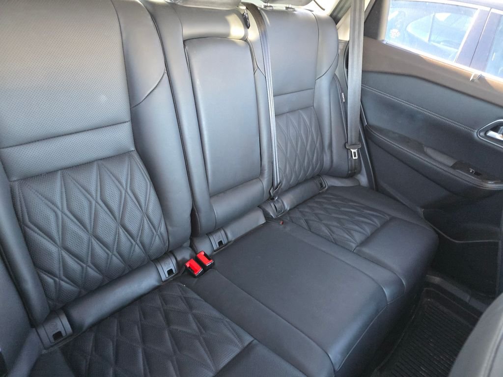 Used 2021 Black Nissan Platinum image 13