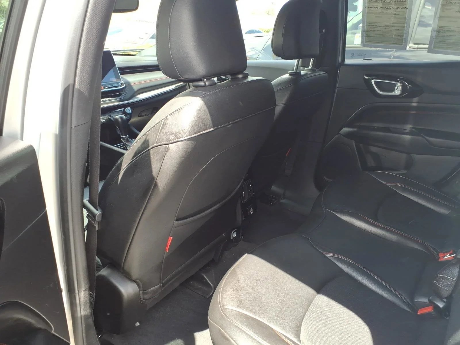 Used 2025 Silver Zynith Metallic Clearcoat Jeep Trailhawk image 13