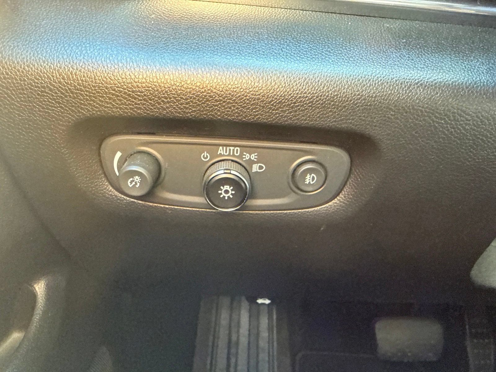 Used 2020 SUMMIT WHITE Chevrolet LT Cloth image 39