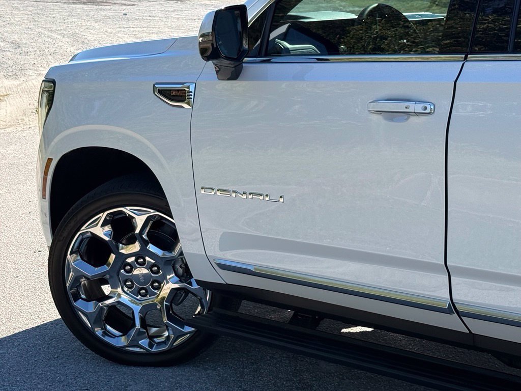 2026 GMC Yukon XL Denali - Photo 8