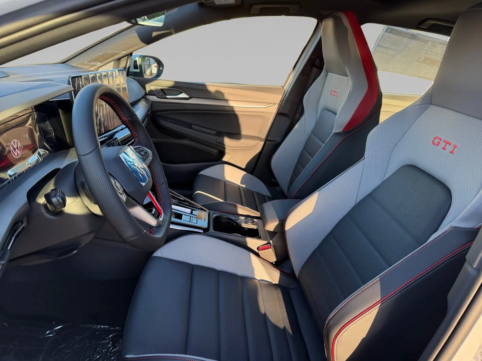 2025 Volkswagen Golf GTI SE - Photo 9