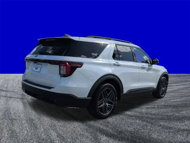 New 2026 Star White Metallic Tri-Coat Ford ST-Line image 4