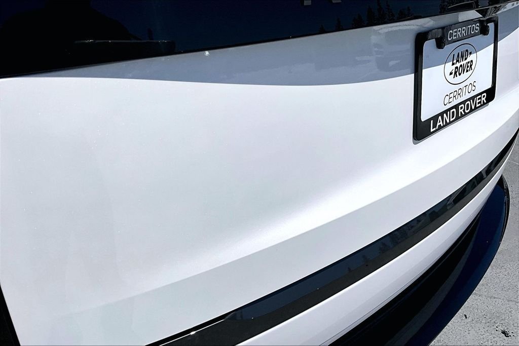 New 2026 OSTUNI PEARL WH Land Rover SE image 9