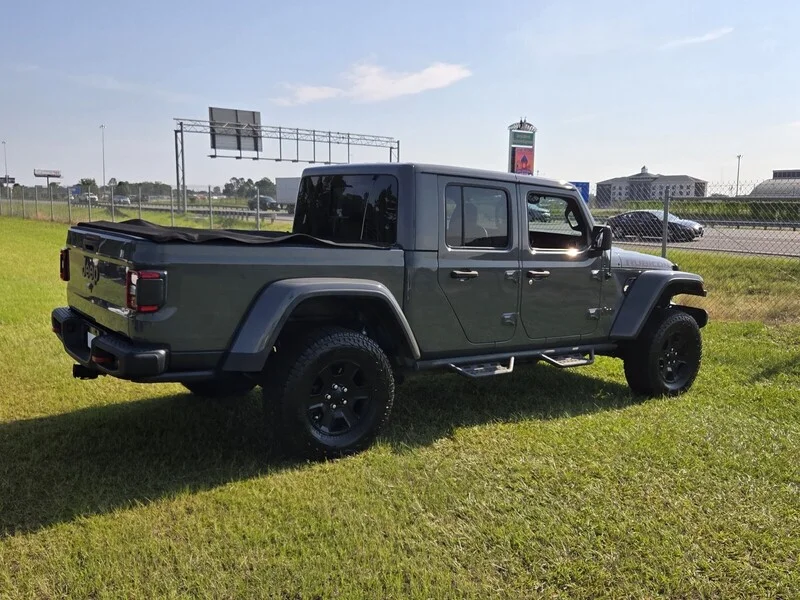 Used 2020 Gray Clearcoat JEEP RUBICON image 12