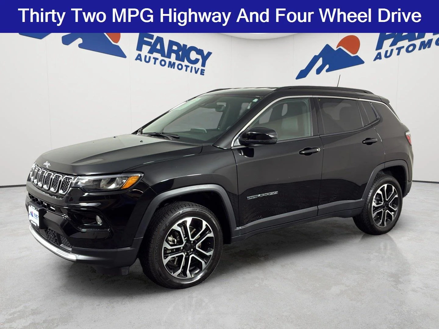 Used 2023 Diamond Black Crystal Pearlcoat Jeep Limited image 1