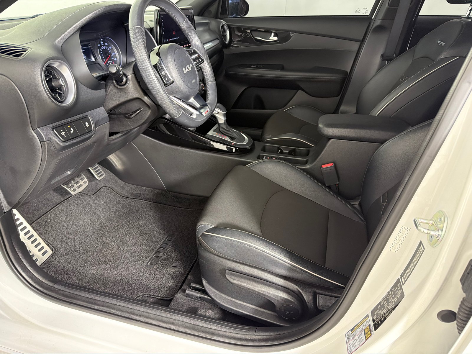 Used 2023 Snow White Pearl Kia GT-Line image 10