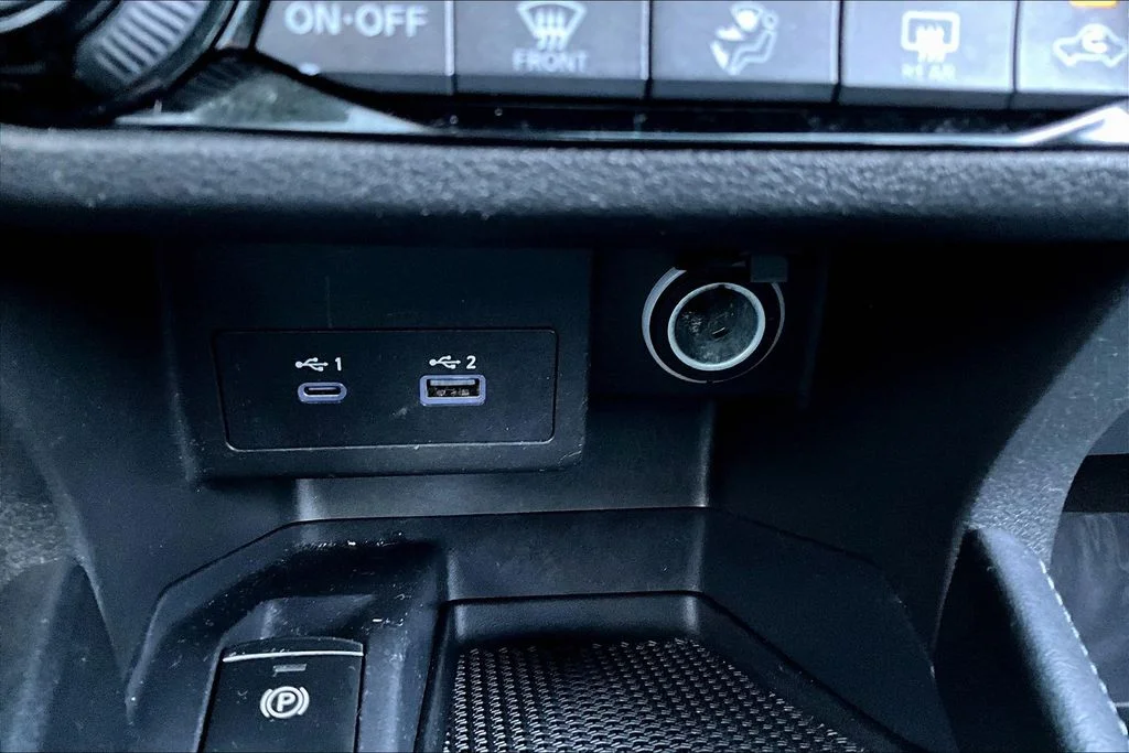 Used 2022 Gray Nissan SV image 16