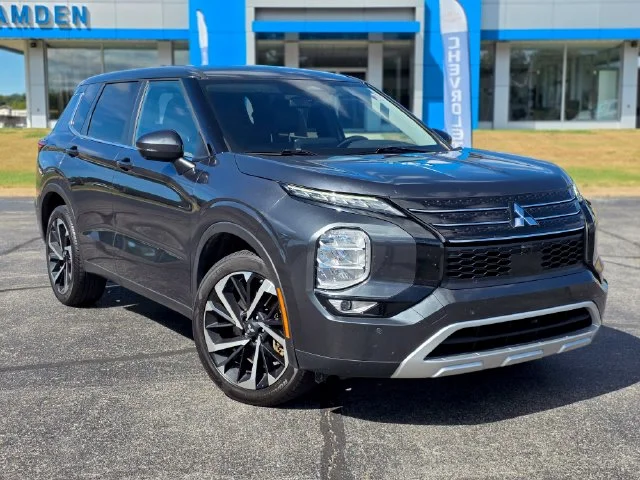2024 Mitsubishi Outlander SE - Photo 2