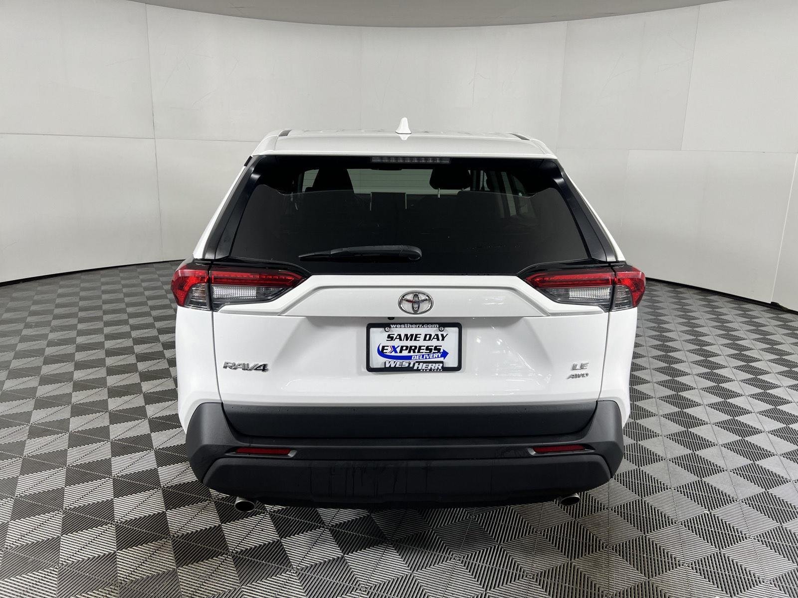 Used 2023 Ice Cap Toyota LE image 7
