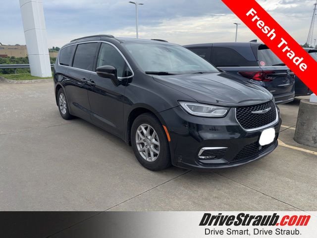 2022 Chrysler Pacifica Touring L's photo