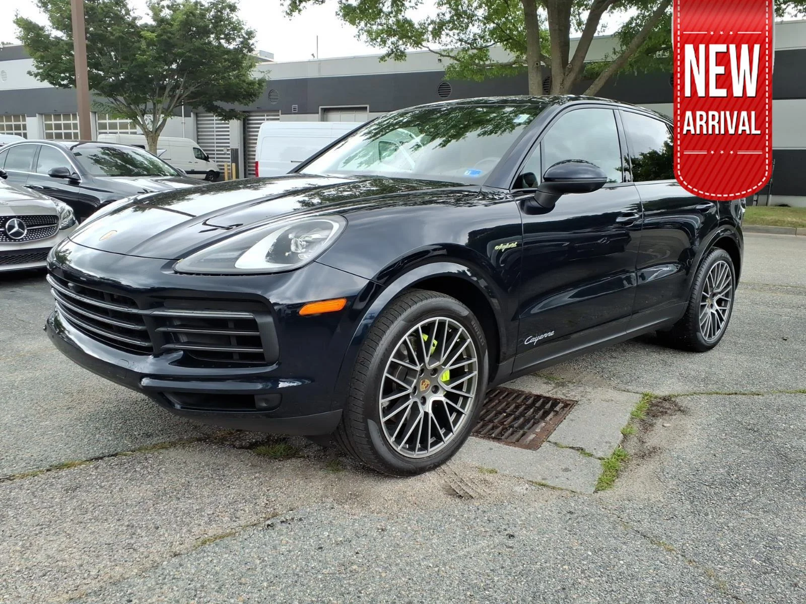 2023 Porsche Cayenne Platinum Edition E-Hybrid's photo
