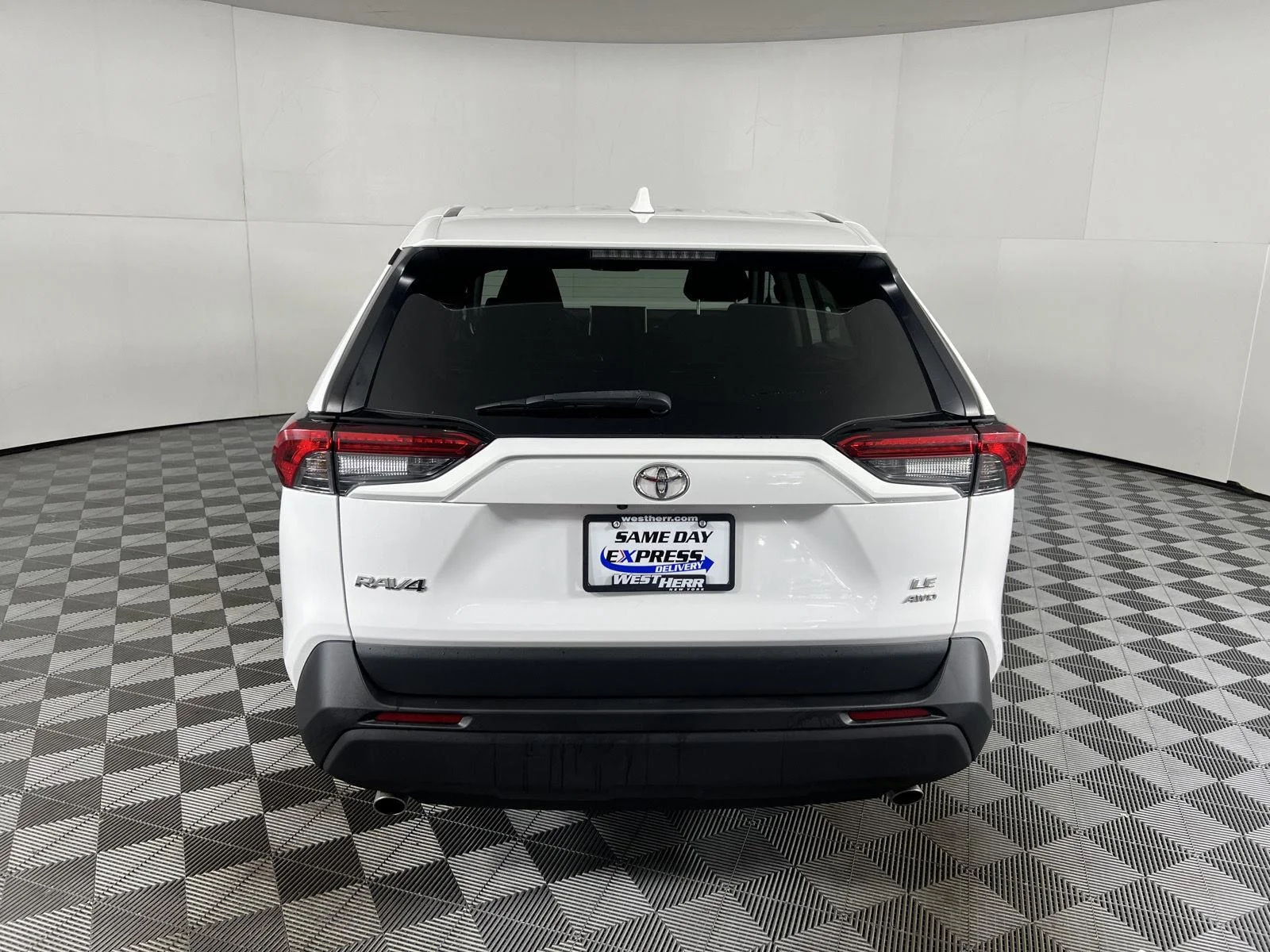 Used 2023 Ice Cap Toyota LE image 7