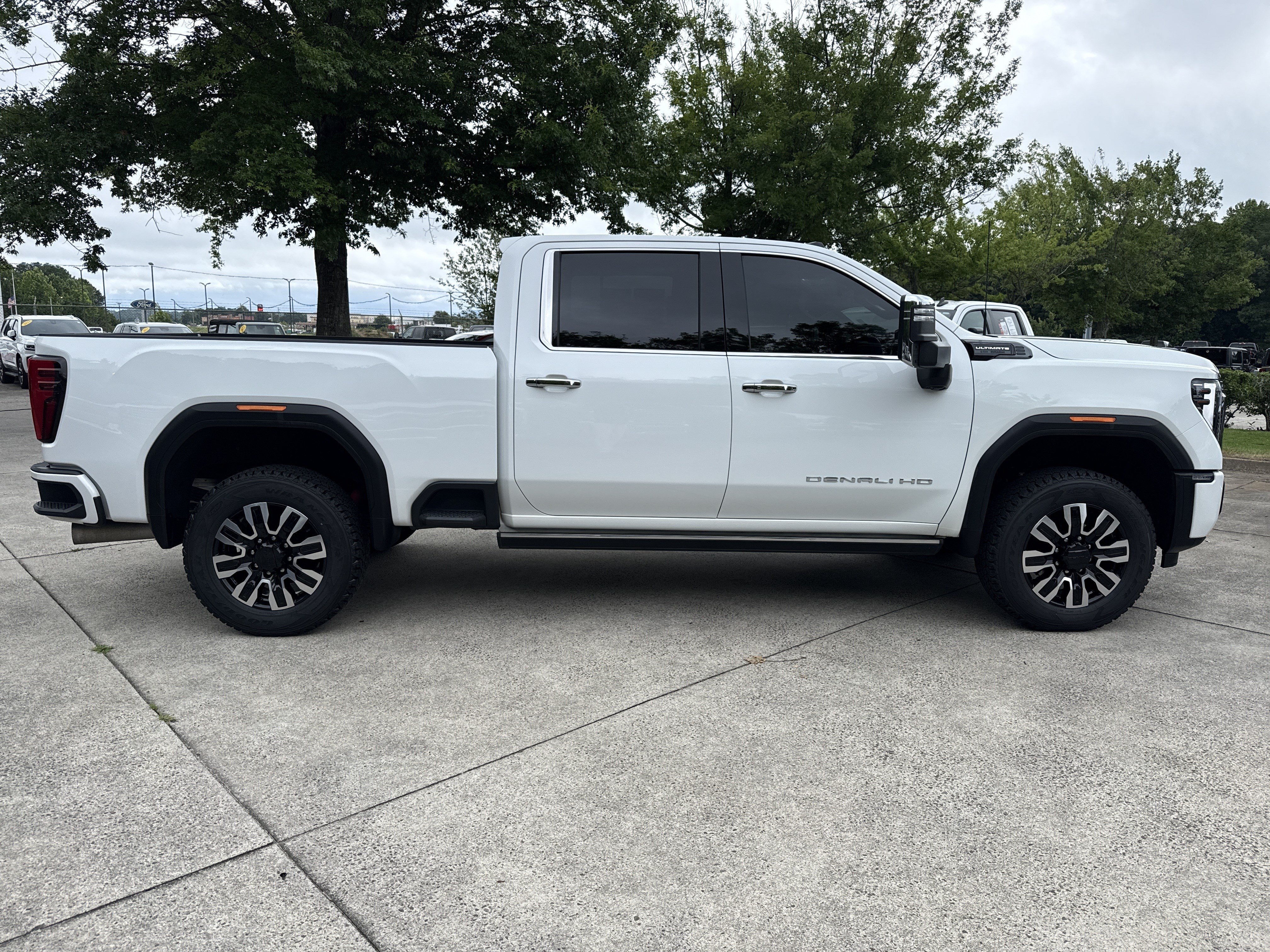 Used 2024 Summit White GMC Denali Ultimate image 8
