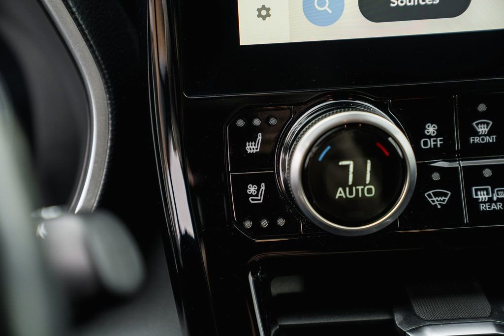 2023 Toyota Highlander Limited - Photo 19