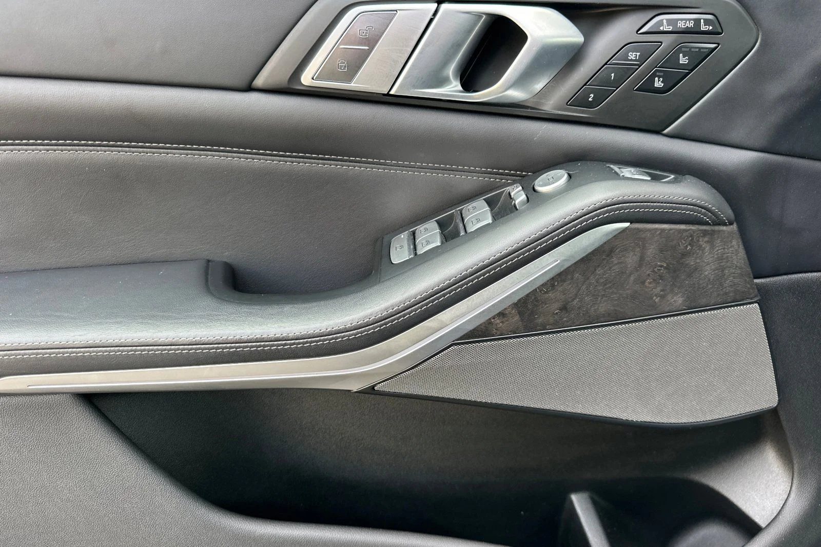 Used 2020 Blue BMW xDrive40i image 10