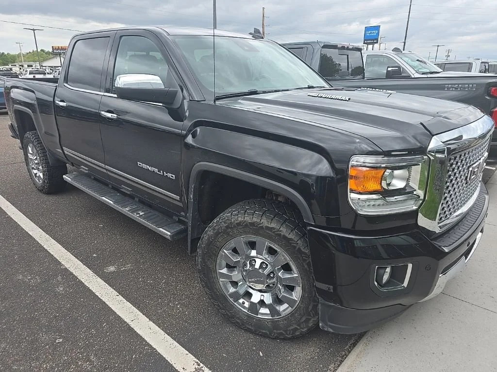 2016 GMC Sierra 4WD Crew Cab Standard Box Denali's photo