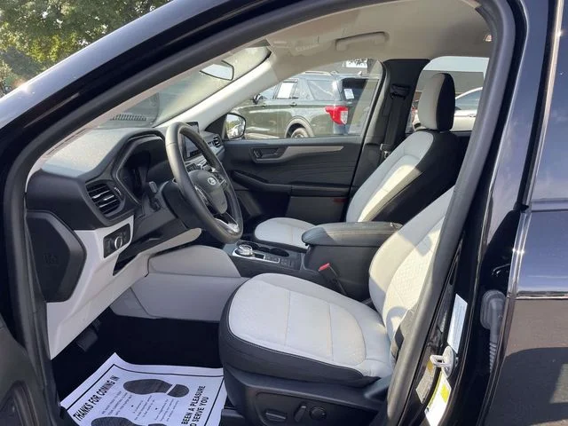 Used 2024 Black Metallic Ford Active image 16