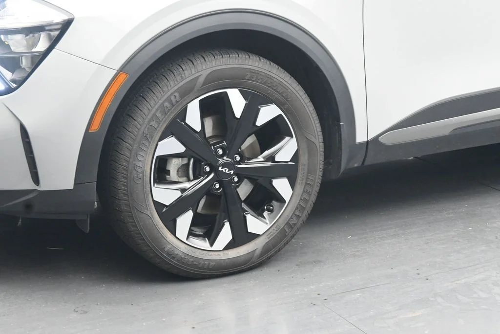 Used 2023 Gray Kia X-Line image 11