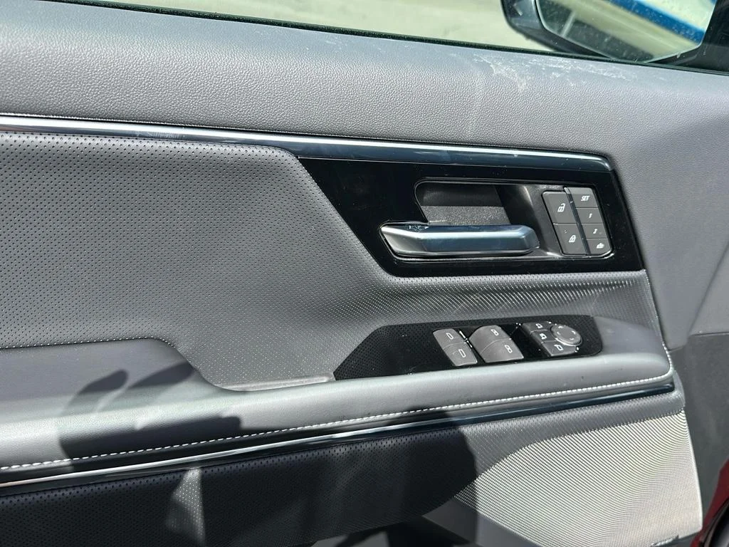 2025 GMC Sierra EV Denali - Photo 17