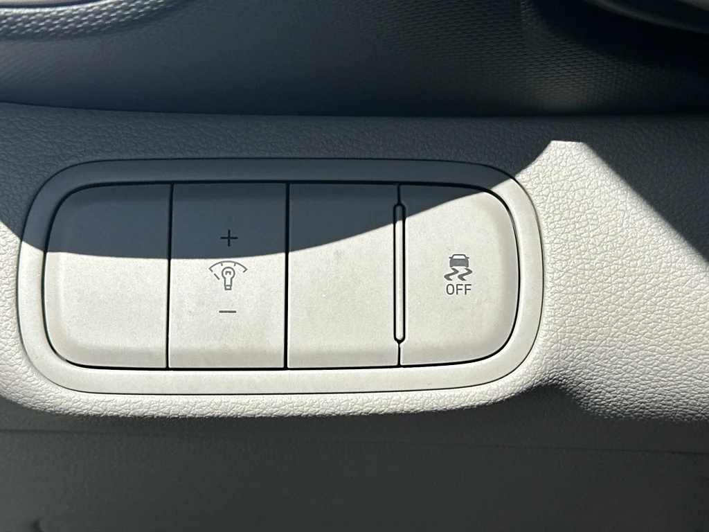 Used 2025 Mirage Green Hyundai SEL image 23