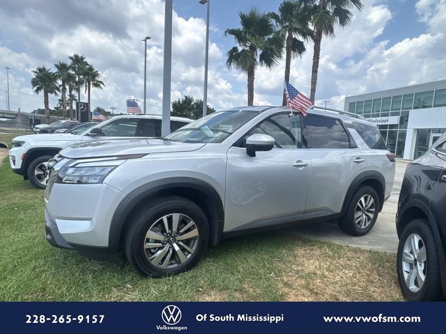 2025 Nissan Pathfinder SL