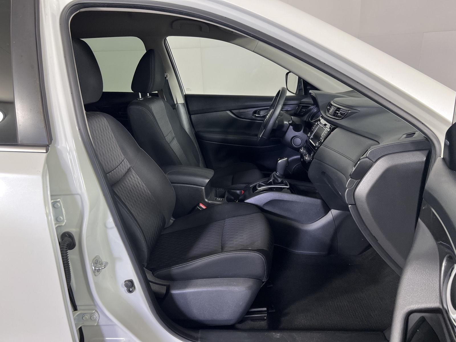 Used 2020 Pearl White Tricoat Nissan SV image 13