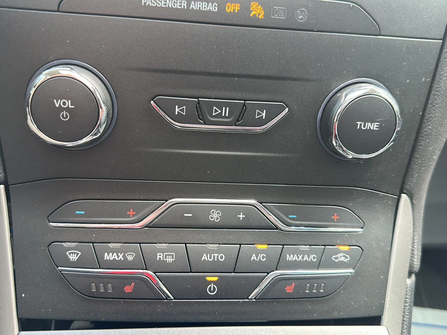 Used 2019 Blue Metallic Ford SEL image 21