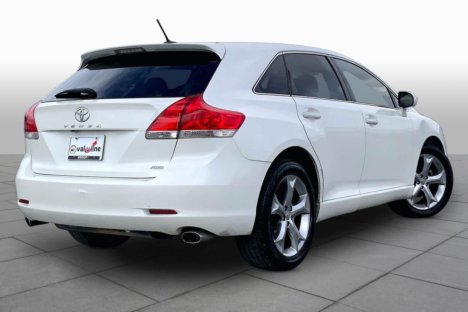 Used 2010 Blizzard Pearl Toyota  image 11