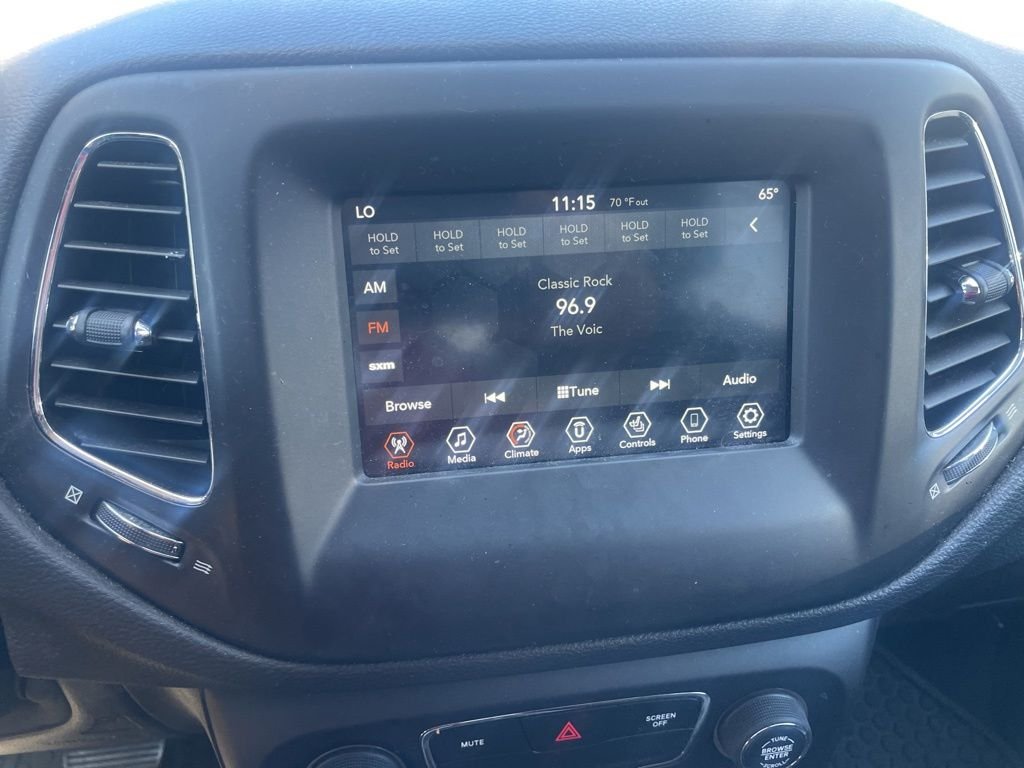 Used 2019 Black Jeep Latitude image 4