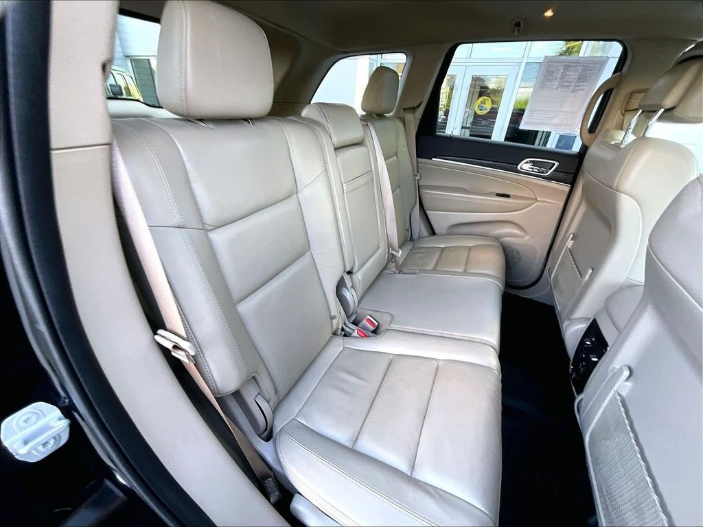 Used 2021 Diamond Black Crystal Pearlcoat Jeep Limited image 16
