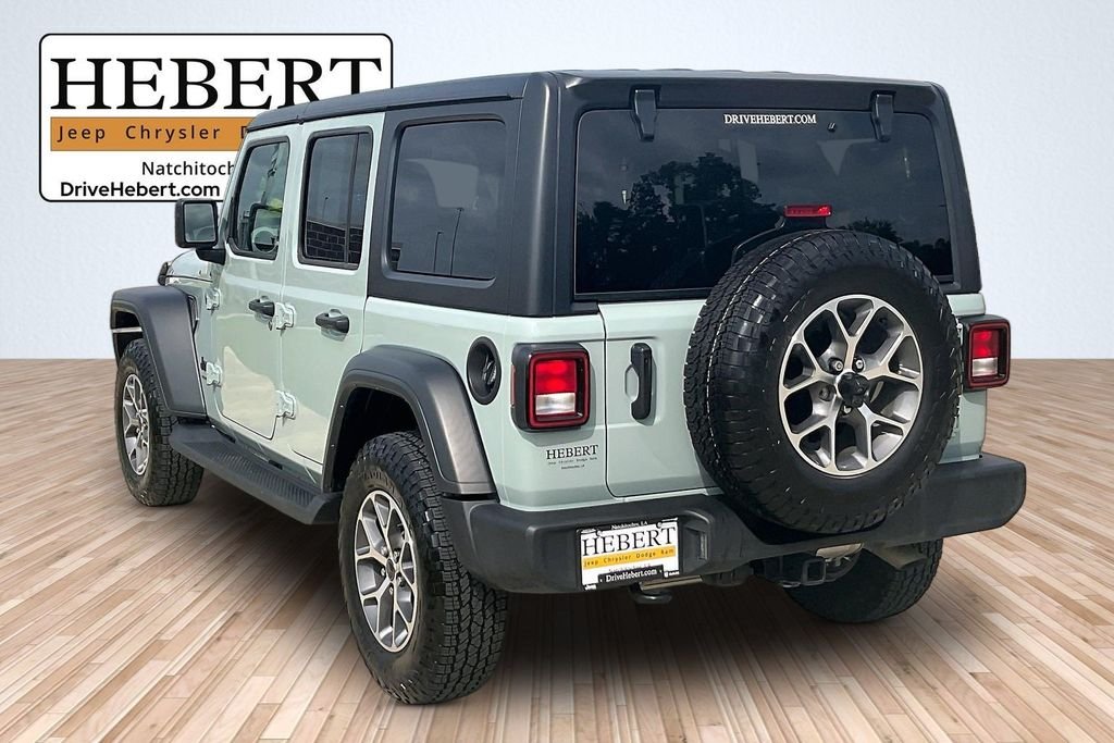 Used 2024  Jeep Sport S image 9