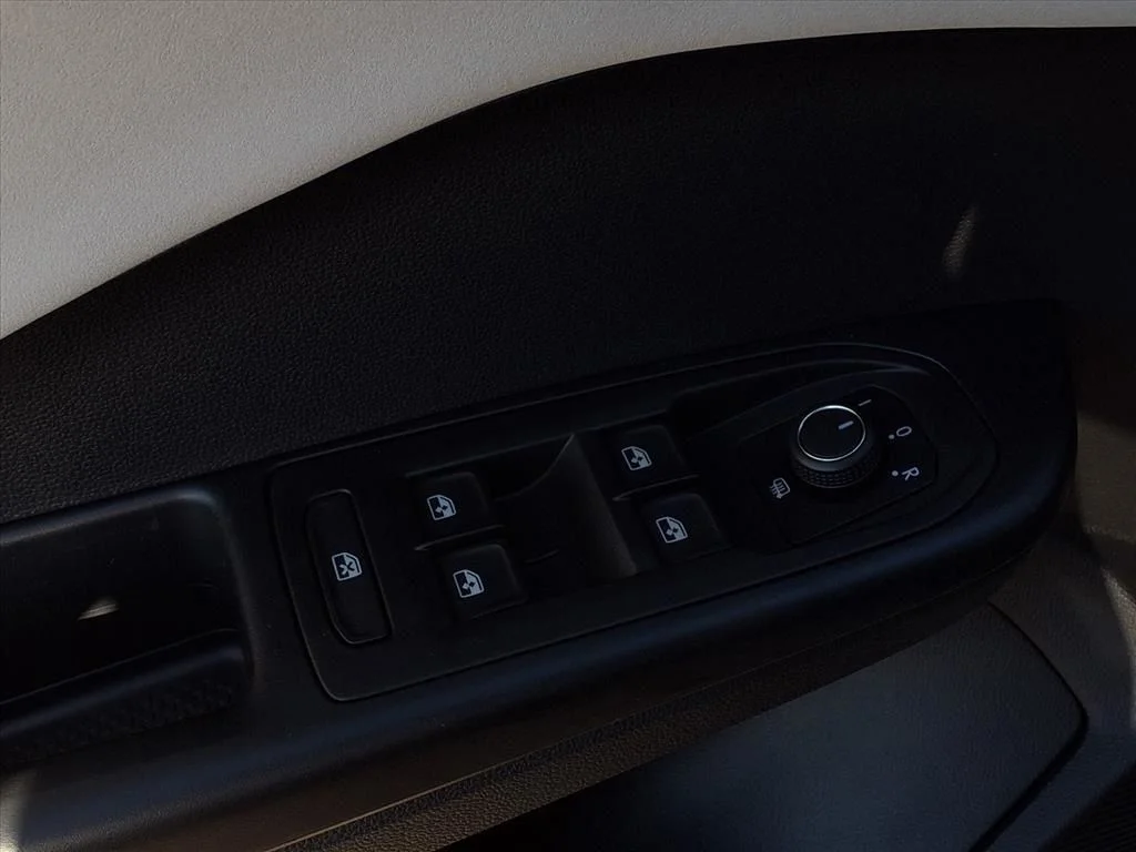 2026 Volkswagen Taos SE - Photo 18