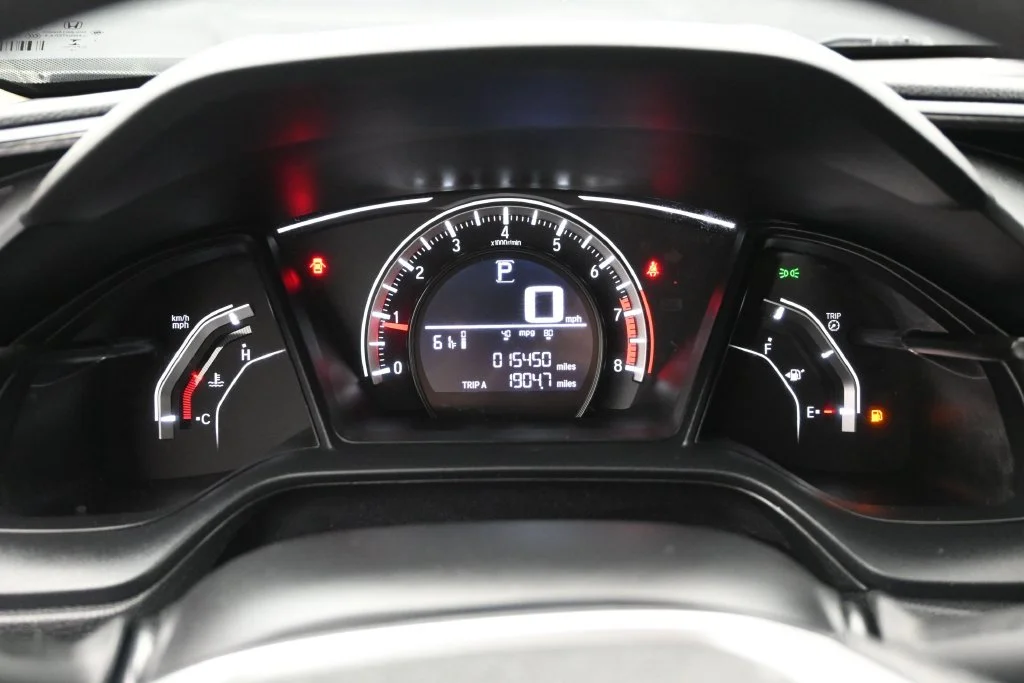 Certified Used 2018 Lunar Silver Metallic Honda LX image 14