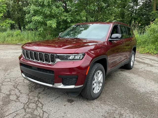 New 2026 Velvet Red Pearl-Coat Exterior Paint Jeep Laredo X image 3