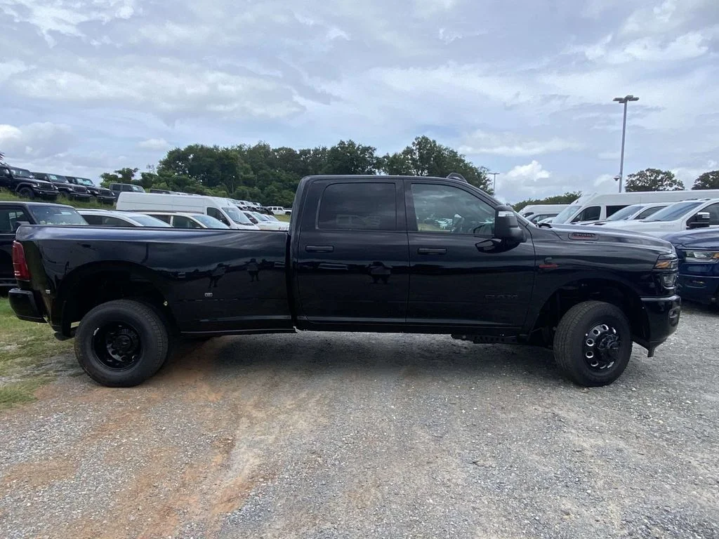 New 2026 Diamond Black Crystal Pearl-Coat Exterior Paint RAM Big Horn image 7