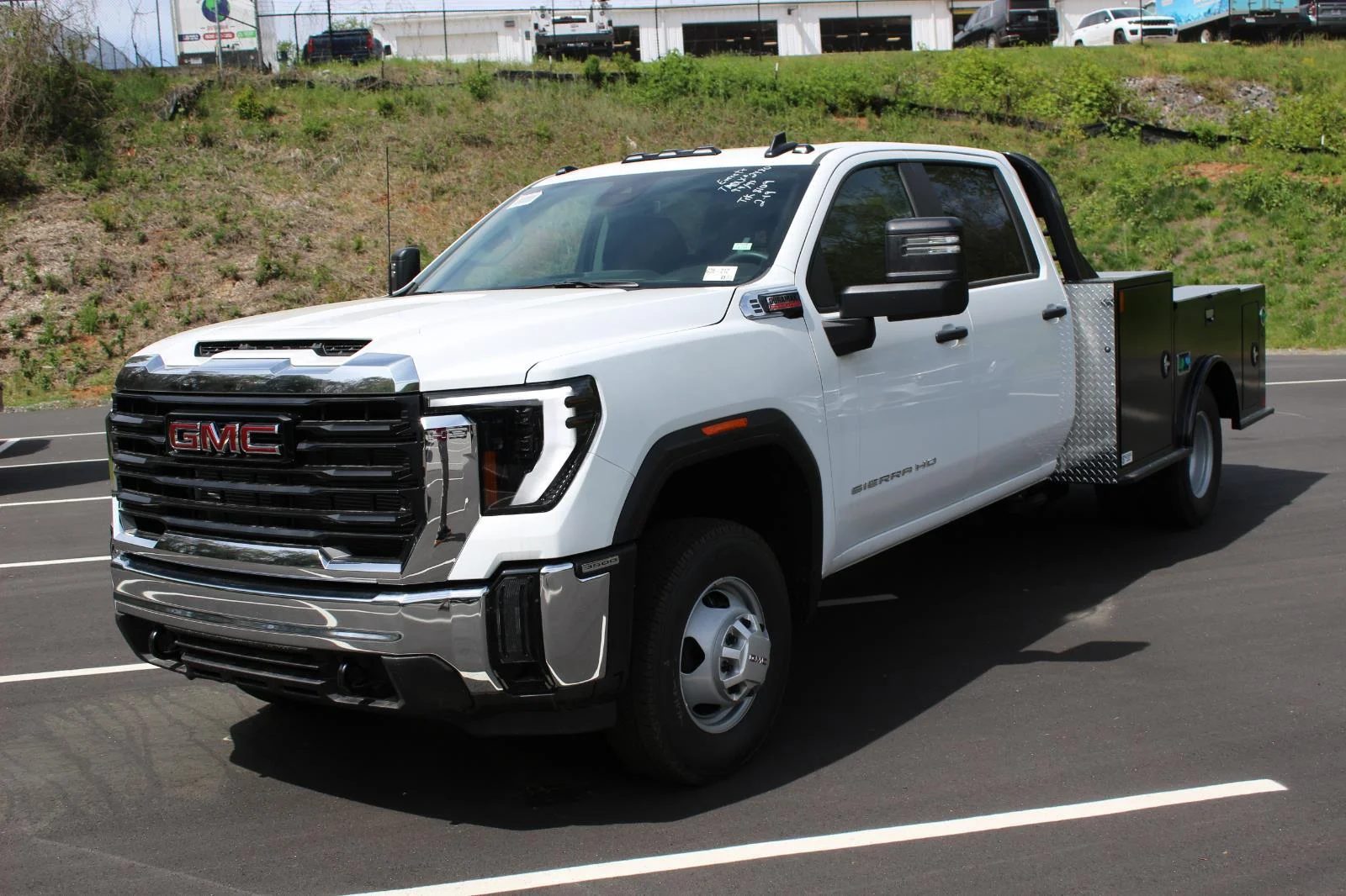 New 2026 Summit White GMC Pro image 2