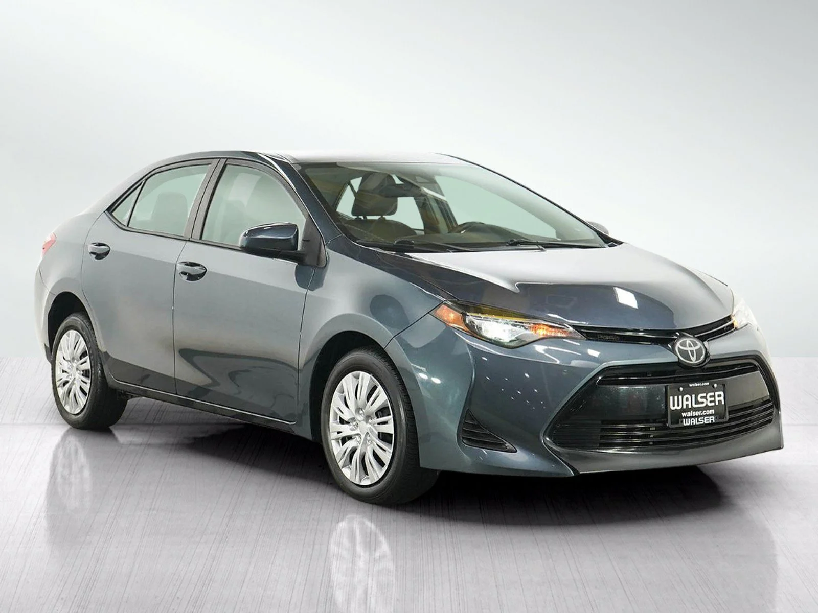 Used 2017  Toyota LE image 7