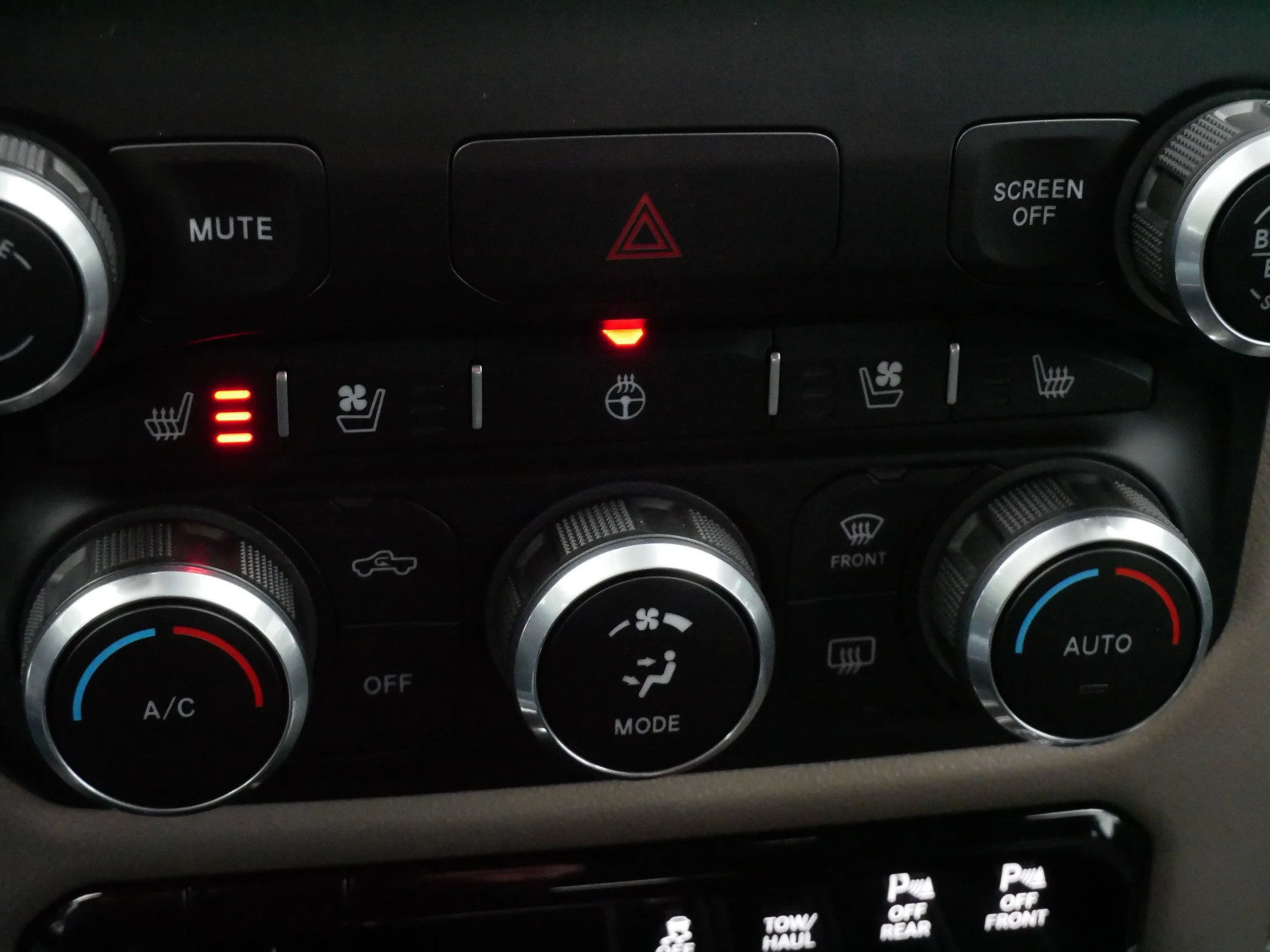 Used 2022 Diamond Black Crystal Pearlcoat Ram Laramie image 30