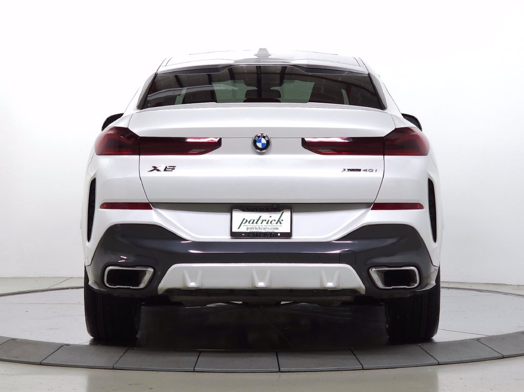 Used 2024 White BMW xDrive40i image 4