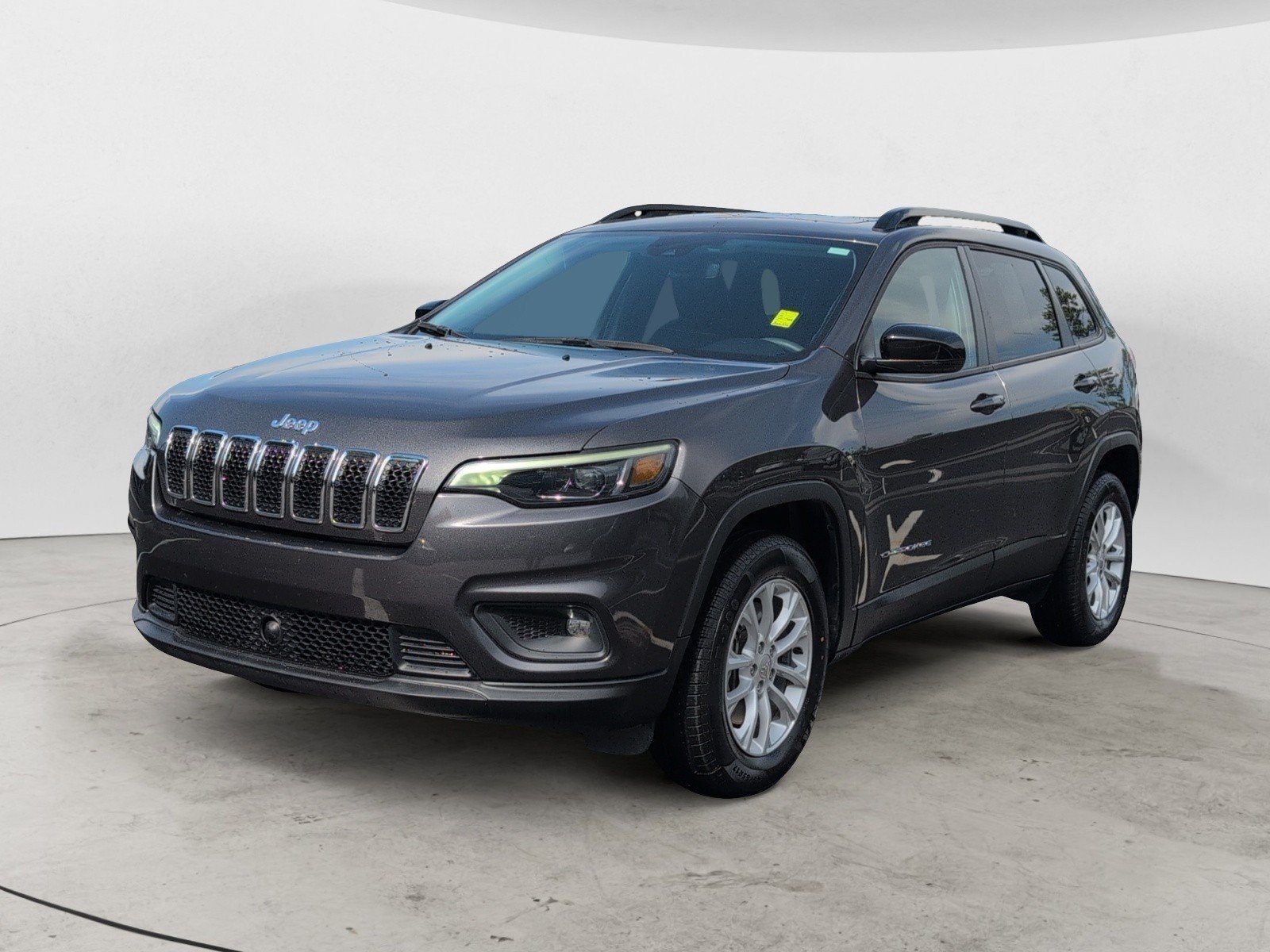 Used 2022 Granite Crystal Metallic Clearcoat Jeep Latitude Lux image 6