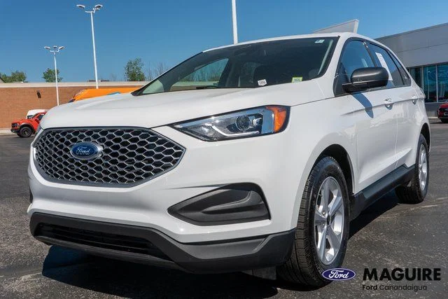 Used 2024 White Ford SE image 2
