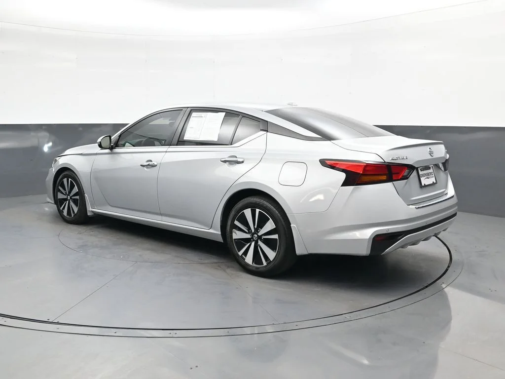 Used 2022 Silver Nissan 2.5 SV image 7