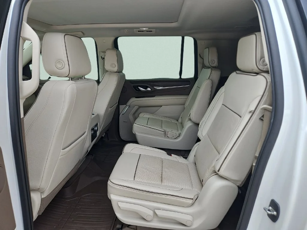 Used 2021 WHITE FROST TRICOAT GMC Denali image 10