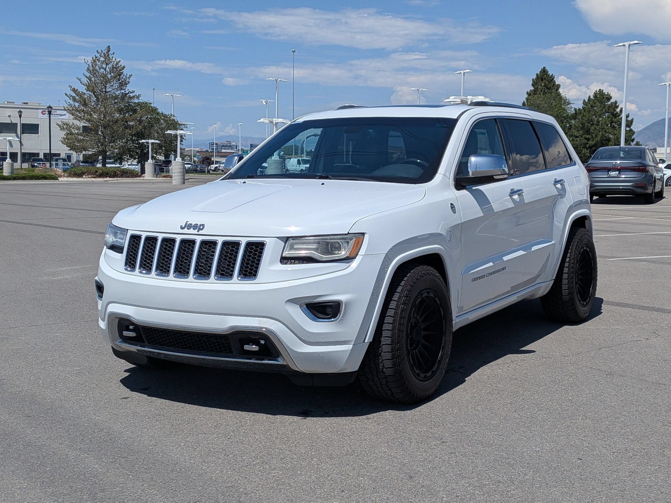Used 2015 Bright White Clearcoat Jeep Overland image 8