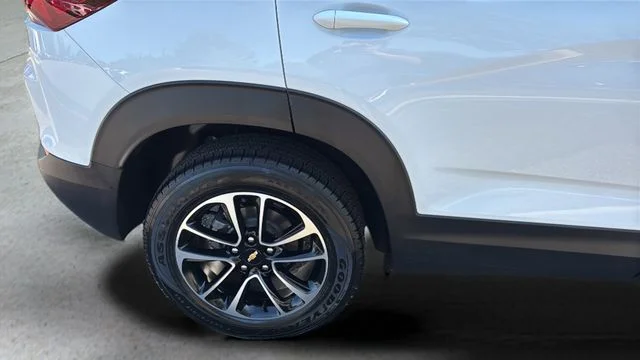Used 2025 White Chevrolet LT image 34